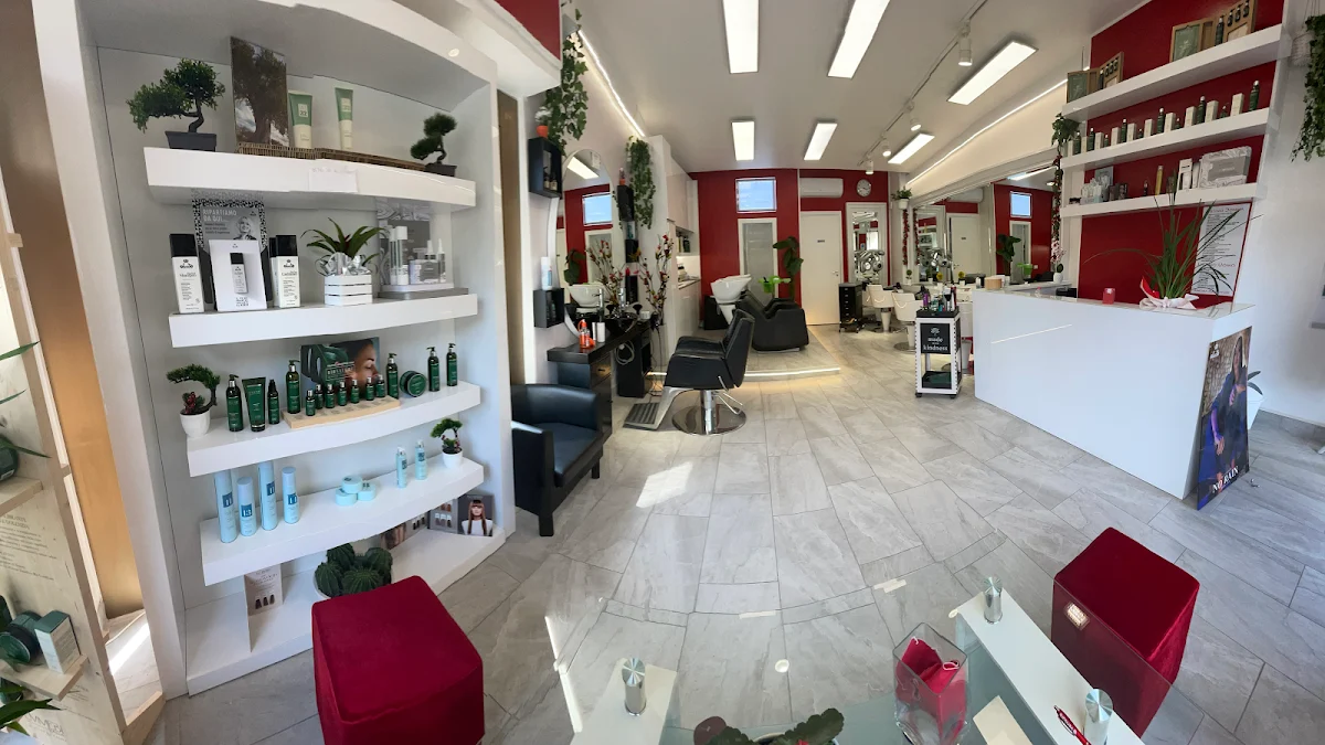 Arte del Capello hairstylist