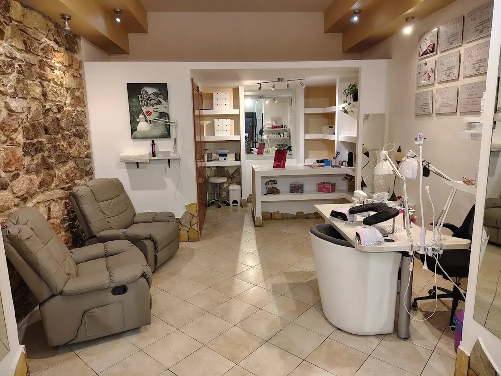 Bloom nails studios - 2