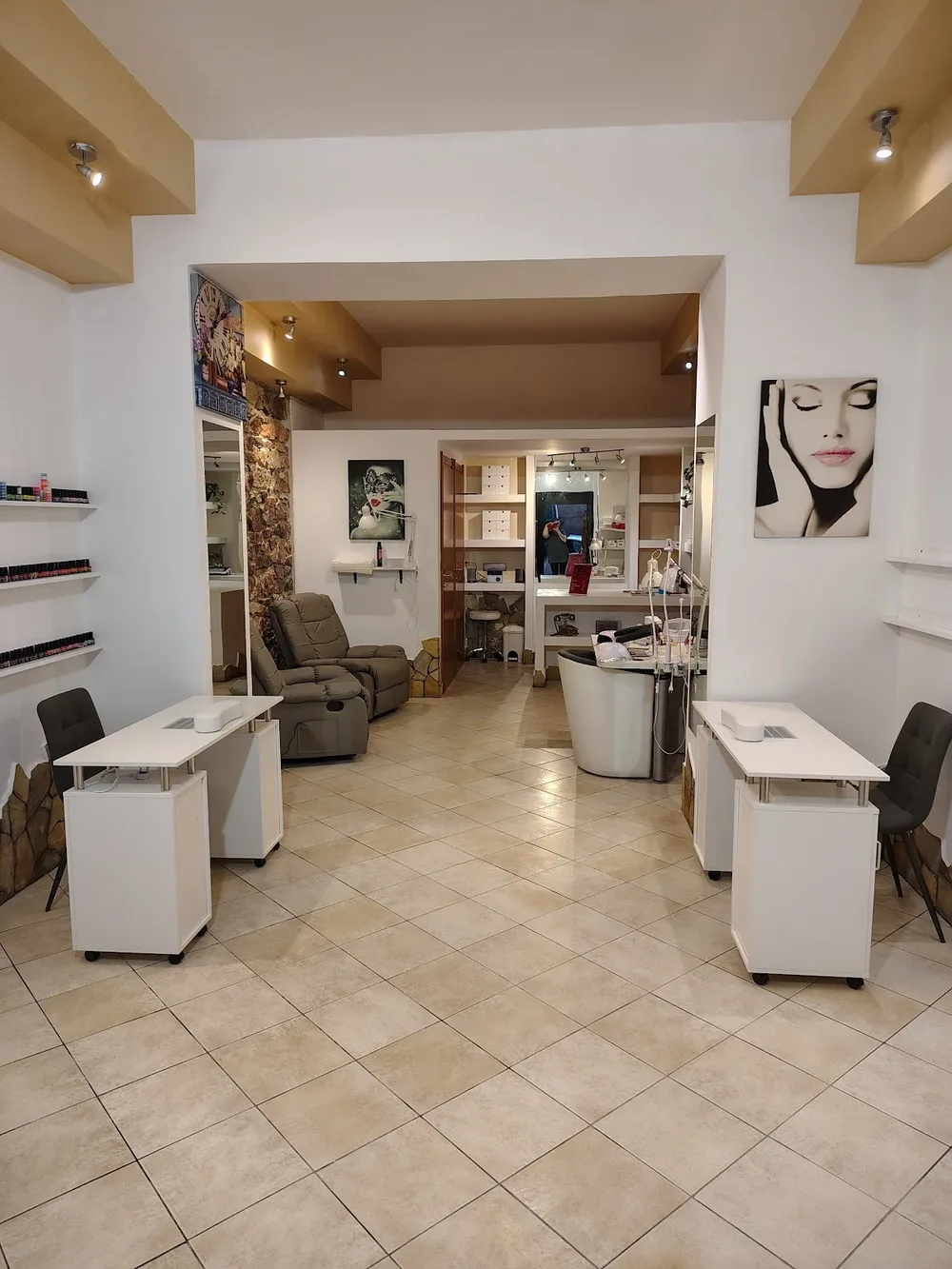Bloom nails studios