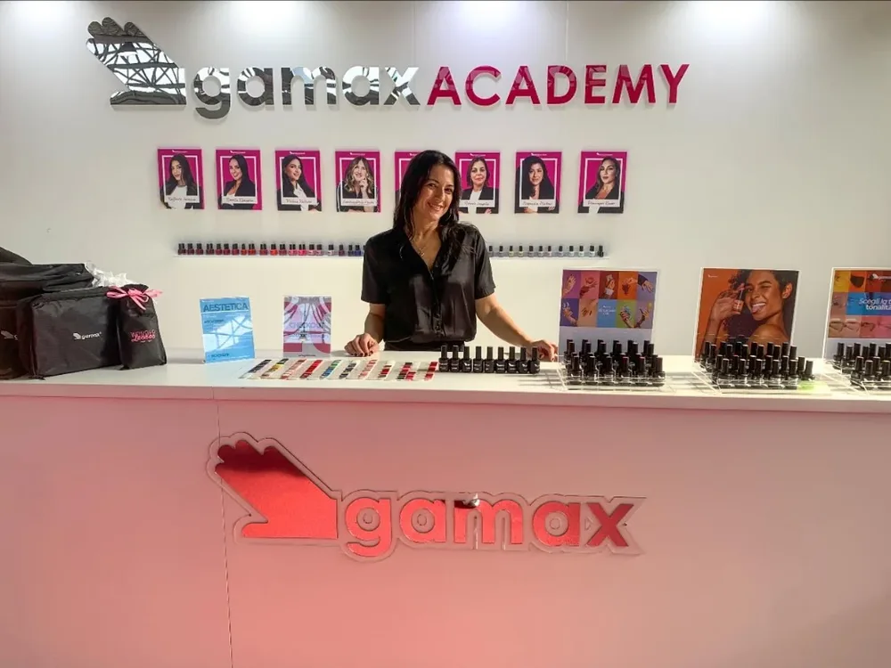 Gamax Academy - Corsi Ricostruzione Unghie Frattamaggiore - 2