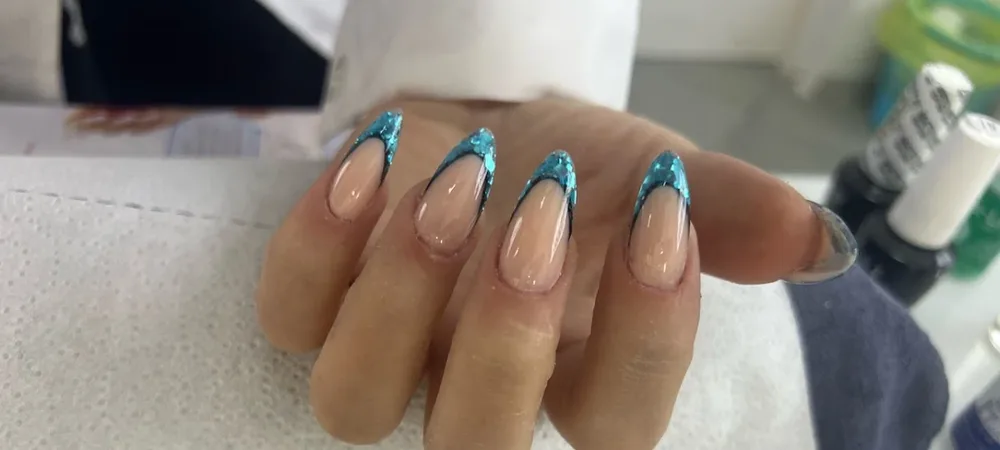 Happy nails