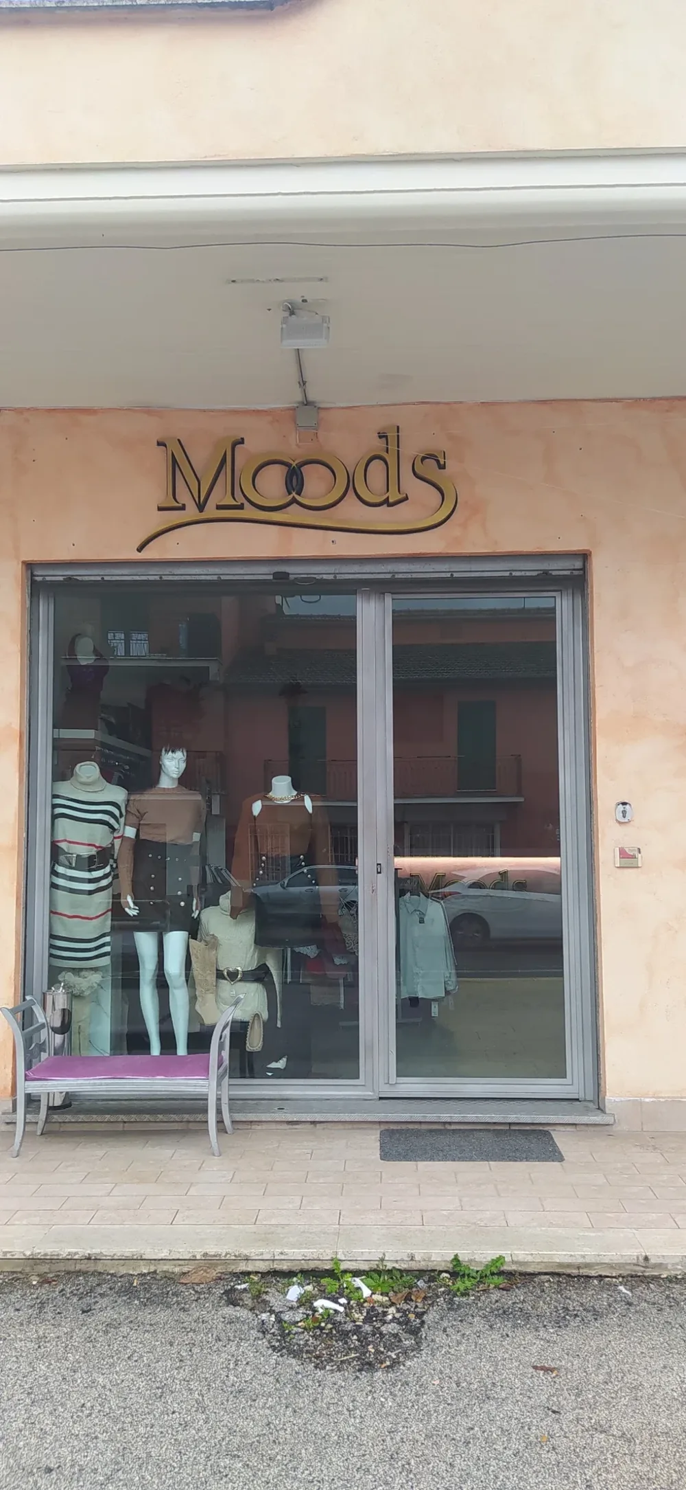 MOODS la boutique abbigliamento & nail studio's - 2