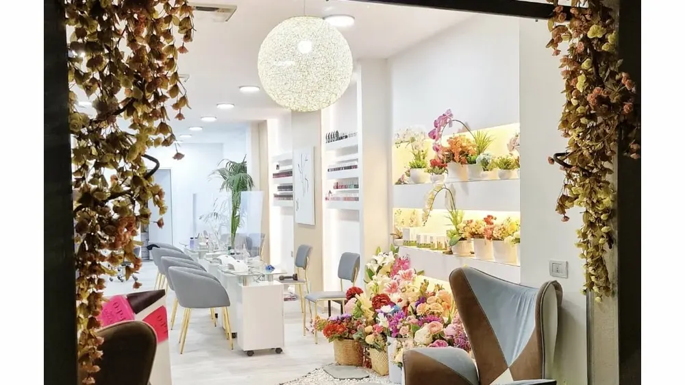 Nail salon 68