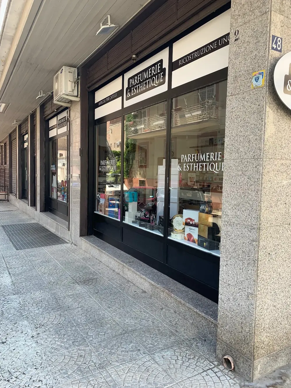Parfumerie & Esthetique