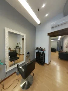 Parrucchiere Haircut 130 a Verona - 2