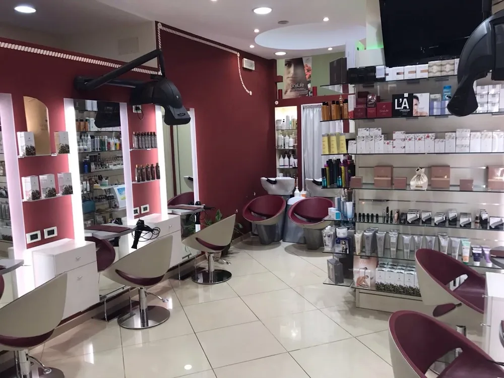 PARRUCCHIERE UNISEX - CENTRO ESTETICO - NAILS " STRANE IDEE PER LA TESTA " ALBANO LAZIALE