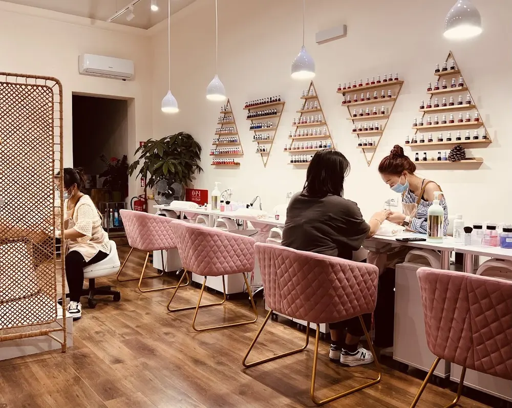 QiQi Nails & Spa - 2