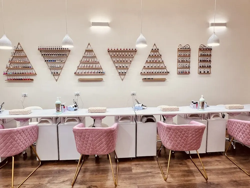QiQi Nails & Spa