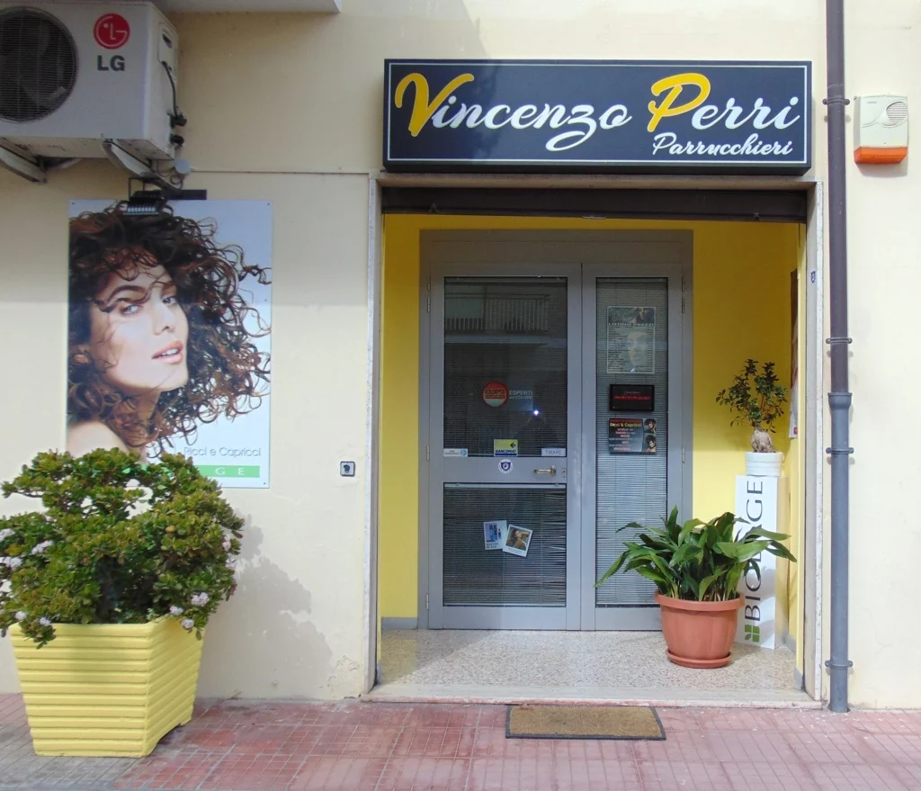 Ricci & Capricci Acconciature di Perri Vincenzo - Parrucchiere - Makeup - acconciature sposa - 2