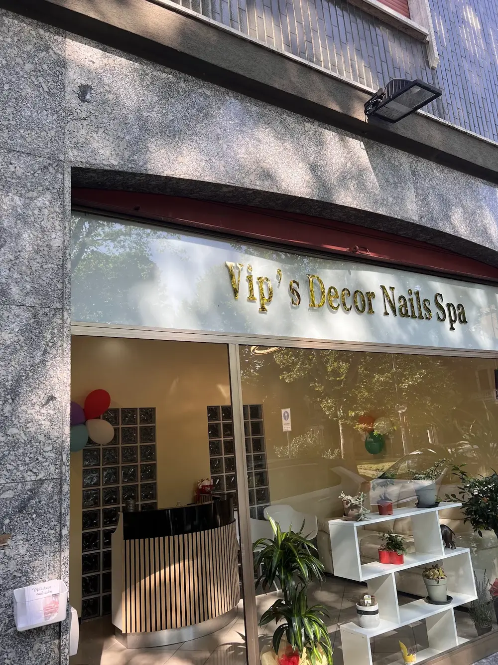VIP’s Decor Nails Spa - 2